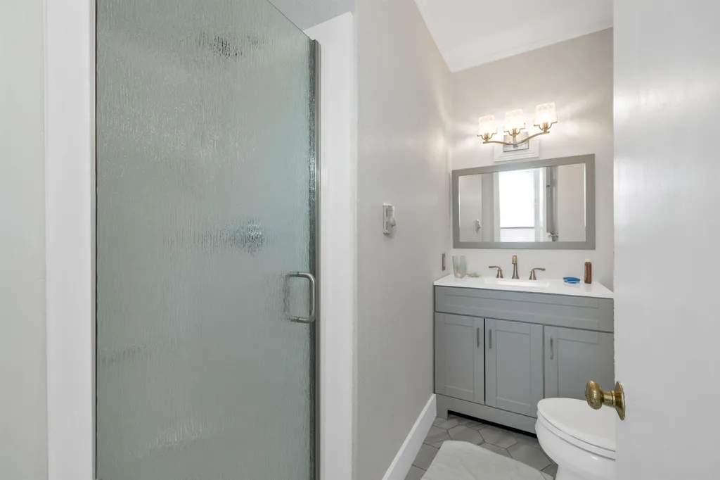 42 Glendon Street Wolfeboro NH 03894