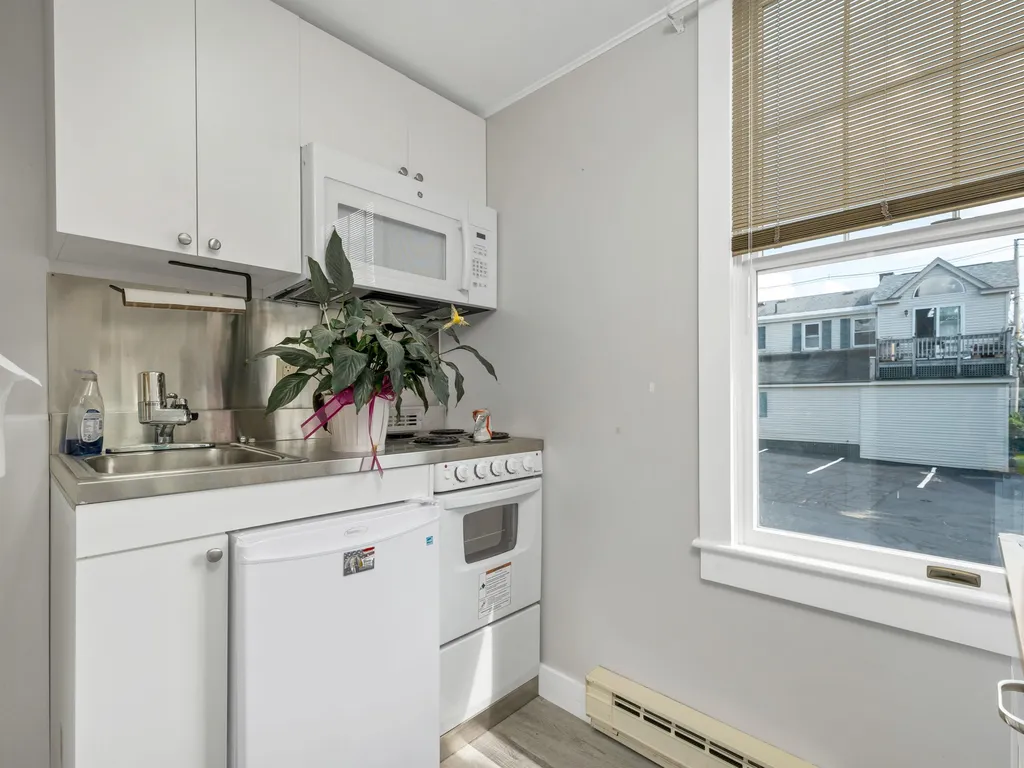 42 Glendon Street Wolfeboro NH 03894