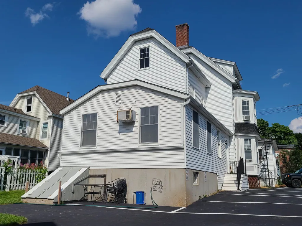 42 Glendon Street Wolfeboro NH 03894