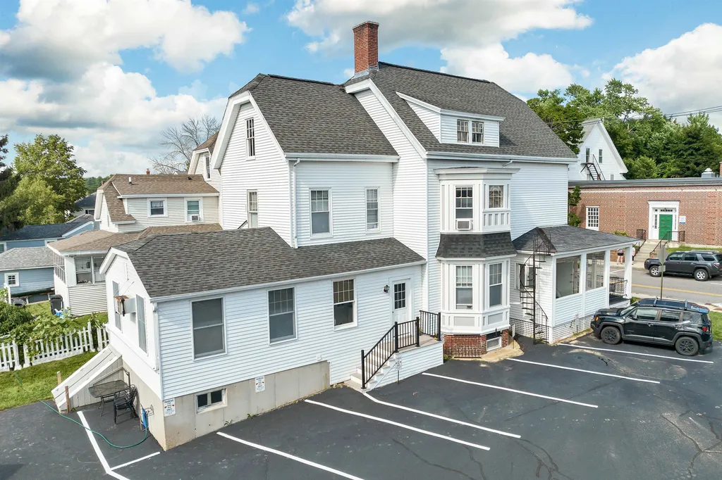 42 Glendon Street Wolfeboro NH 03894