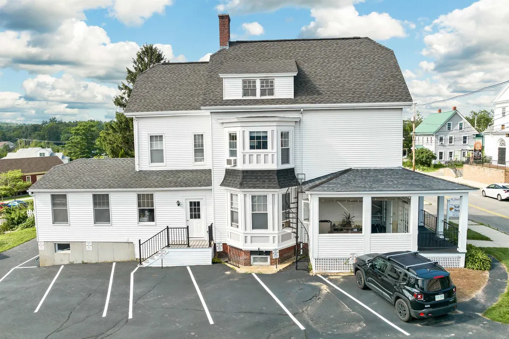 42 Glendon Street Wolfeboro NH 03894