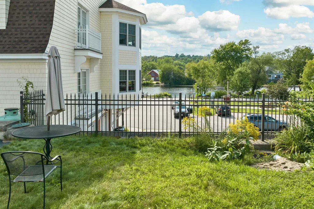 42 Glendon Street Wolfeboro NH 03894