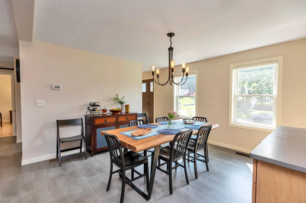 390 Currier Drive Manchester NH 03104