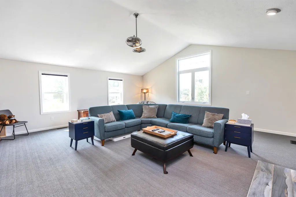 390 Currier Drive Manchester NH 03104