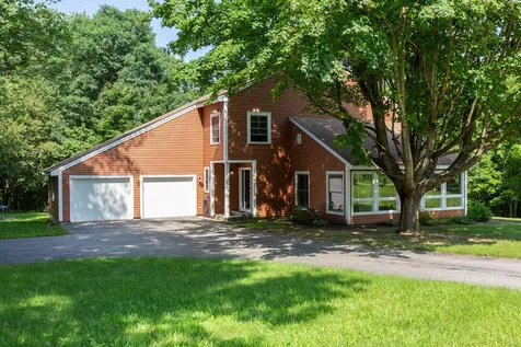 7 Moulton Drive Londonderry NH 03053