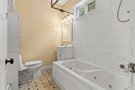 14 Everett Street Manchester NH 03104