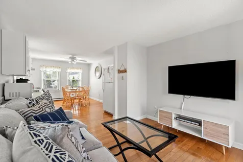8 Commonwealth Avenue Salisbury MA 01952
