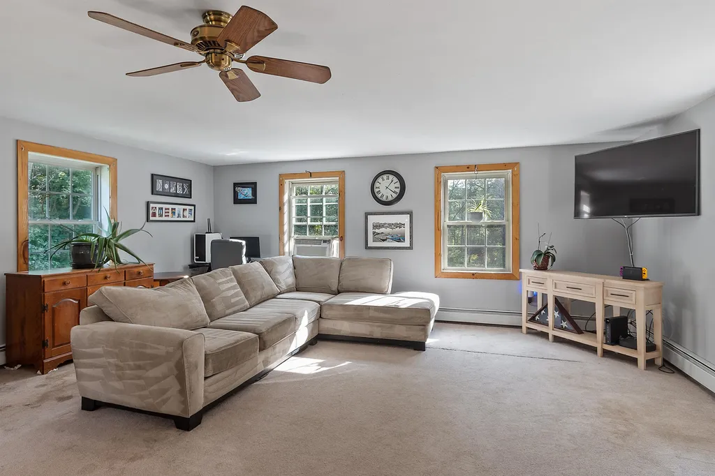 99 Hobbs Road Pelham NH 03076