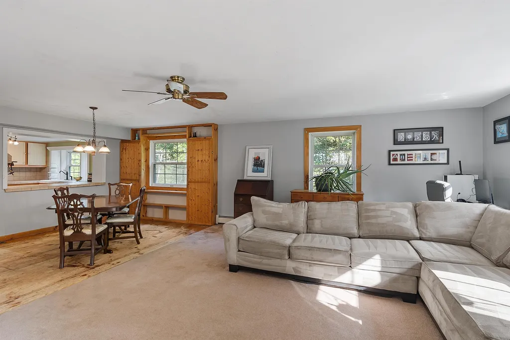 99 Hobbs Road Pelham NH 03076