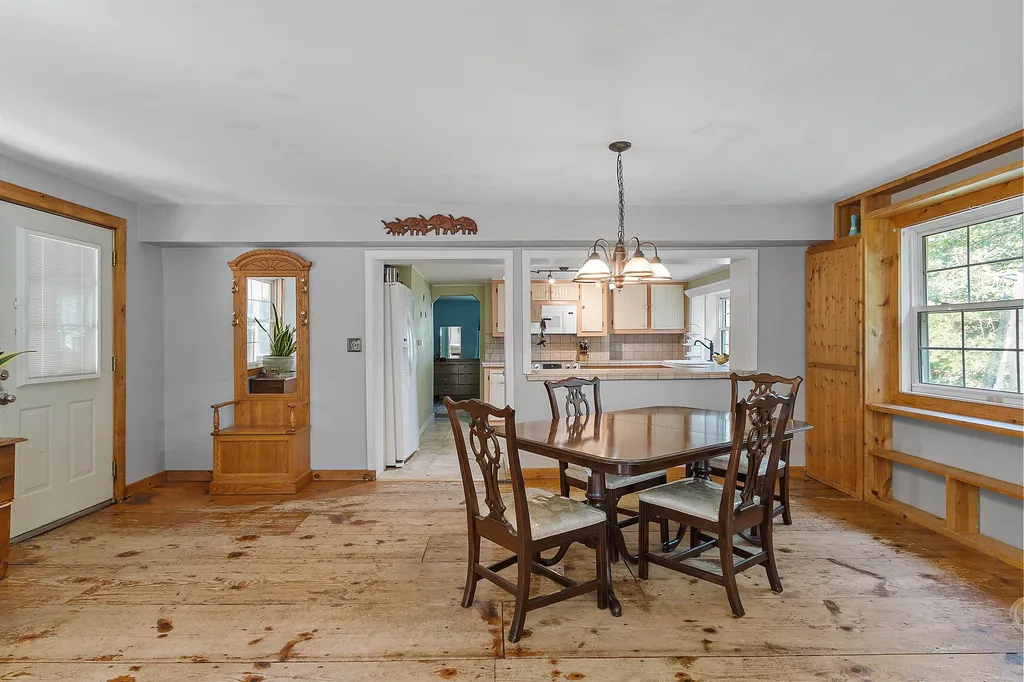 99 Hobbs Road Pelham NH 03076