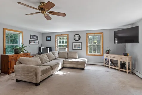 99 Hobbs Road Pelham NH 03076