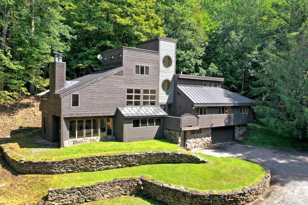 1981 River Road Killington VT 05751