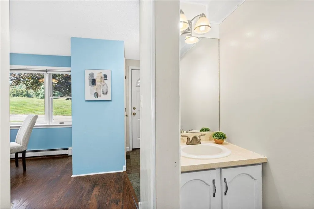 6 Fieldstone Estate Newmarket NH 03857