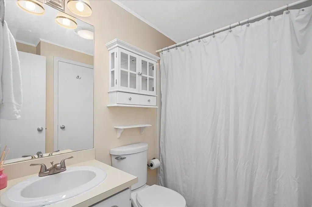6 Fieldstone Estate Newmarket NH 03857
