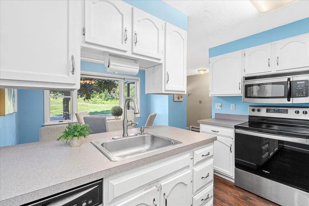 6 Fieldstone Estate Newmarket NH 03857