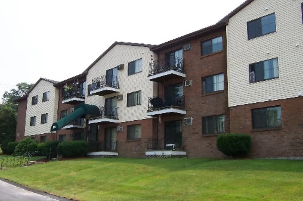 134 Mammoth Road Hooksett NH 03106