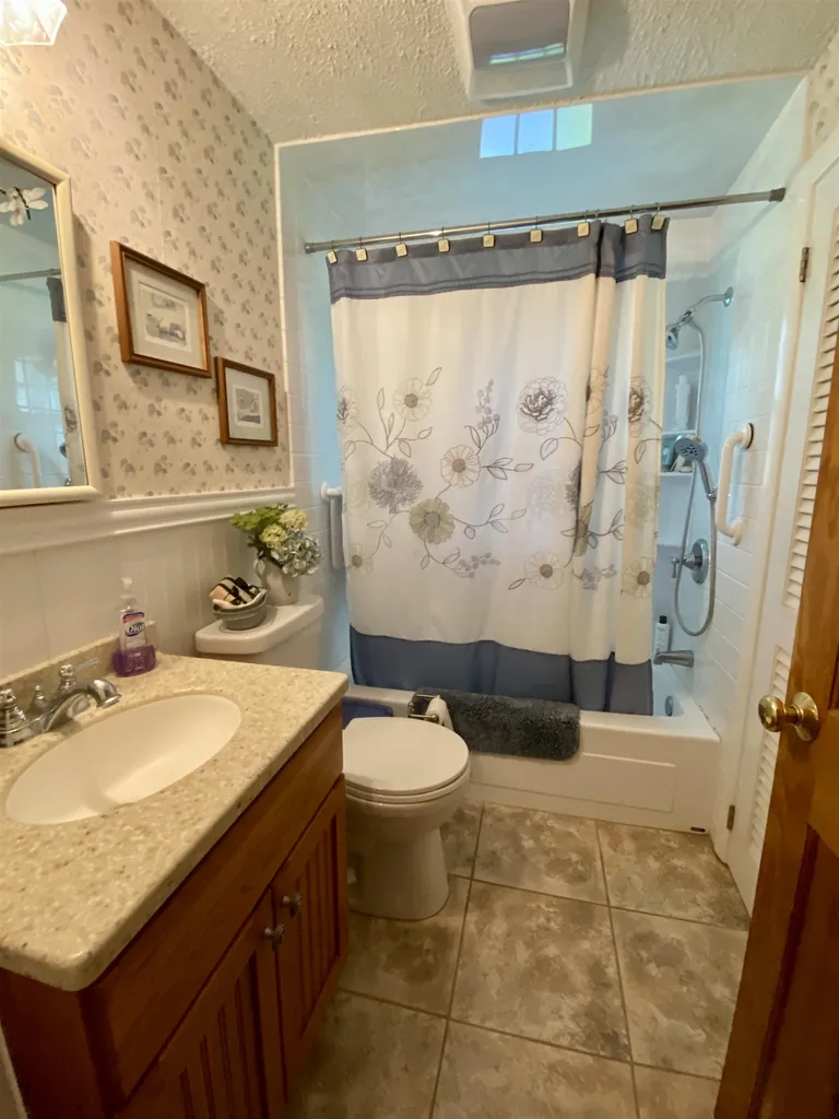 467 Normand Street Manchester NH 03109