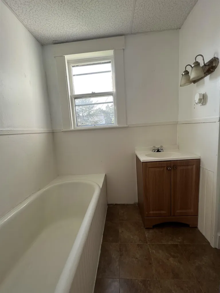 29 Court Street Newport NH 03773