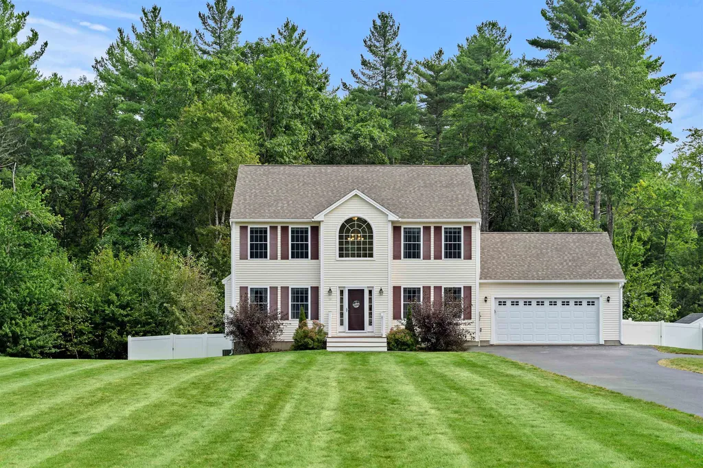 14 Hamel Circle Litchfield NH 03052