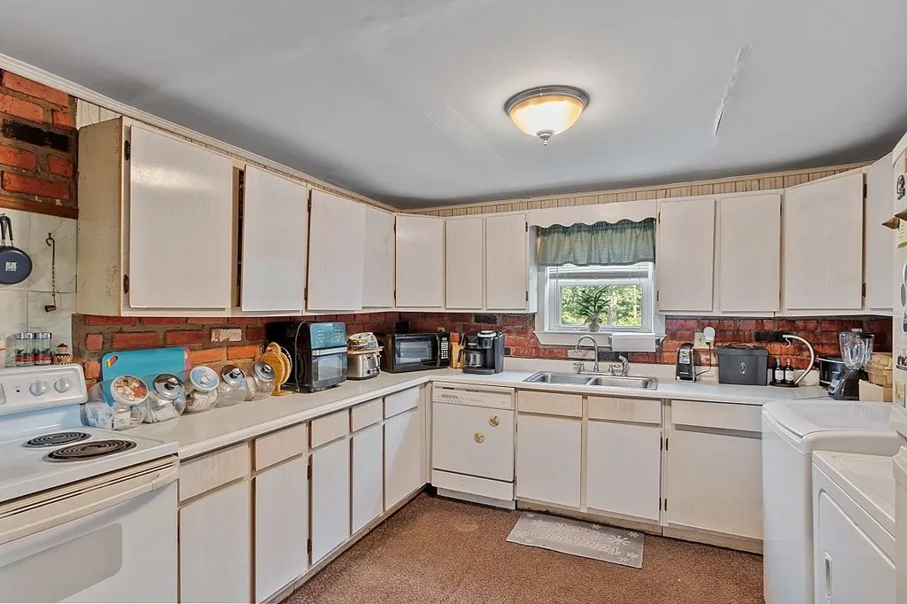 9 Westville Road Plaistow NH 03865