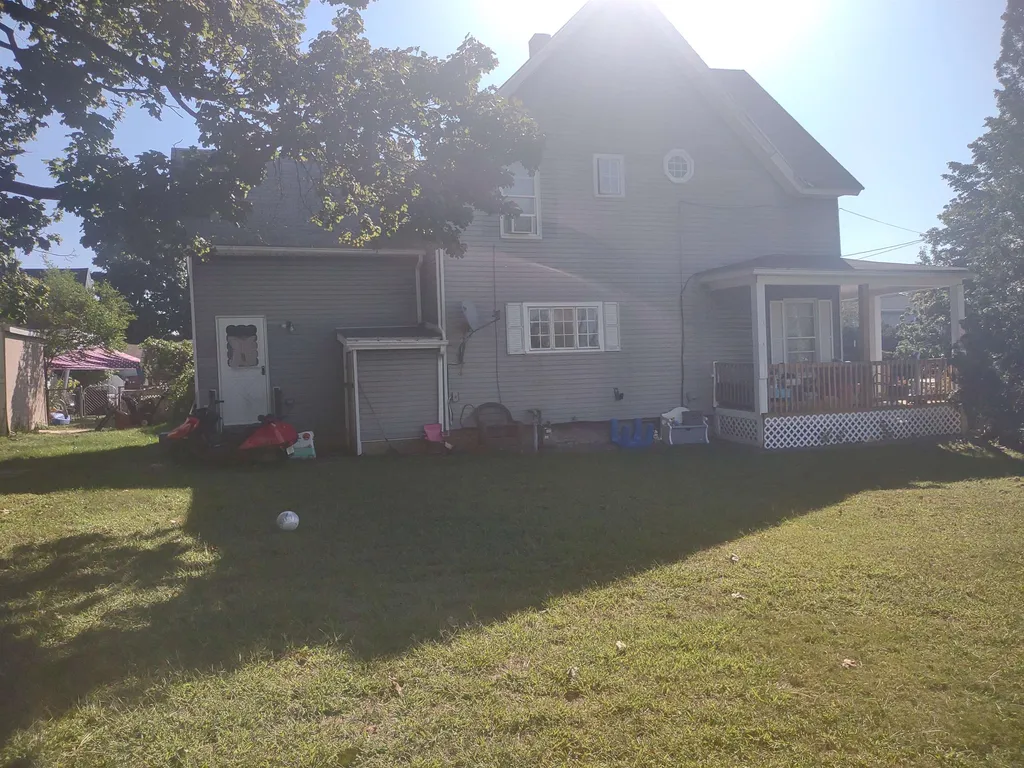 924 Clay Street Manchester NH 03103