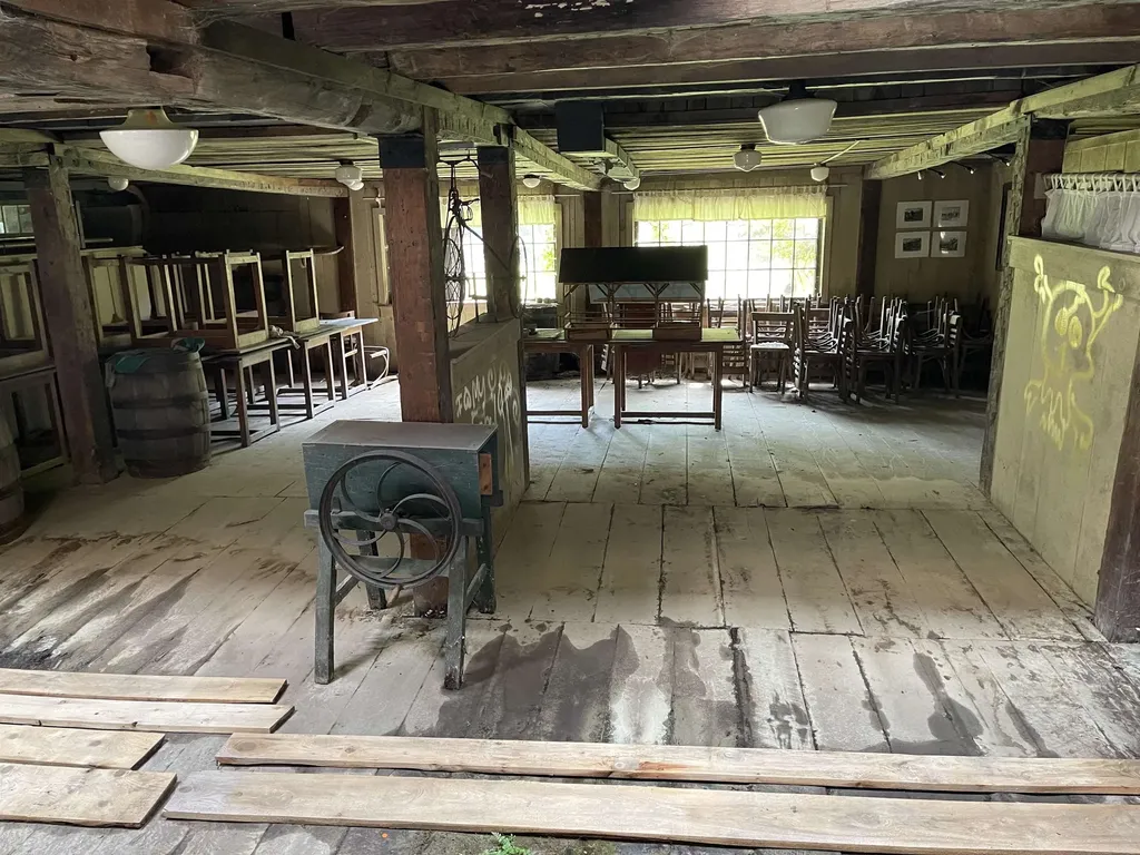 2242 North Main Street Londonderry VT 05148