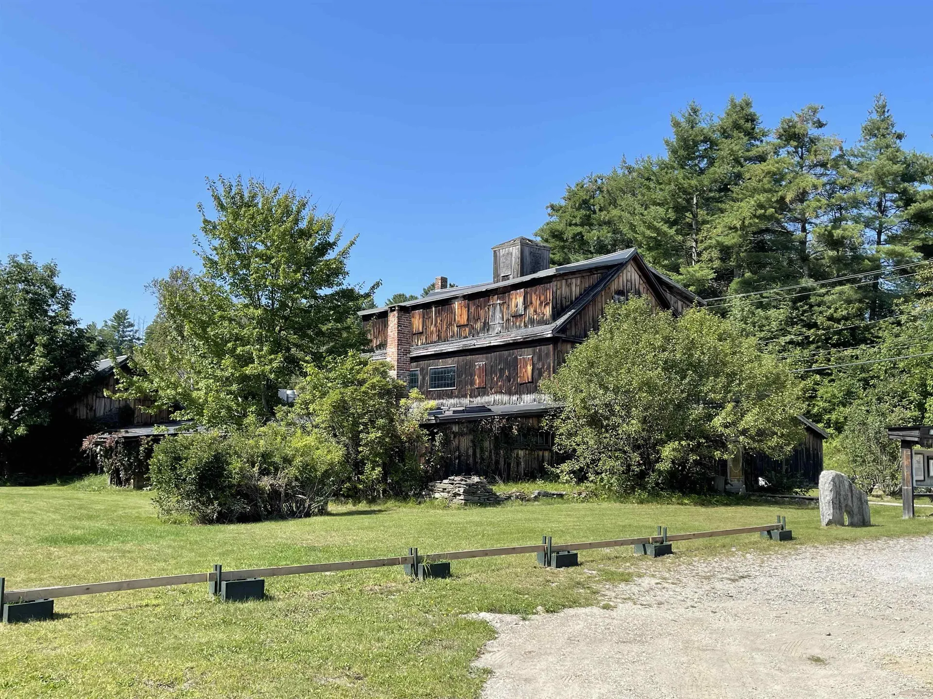 2242 North Main Street Londonderry VT 05148