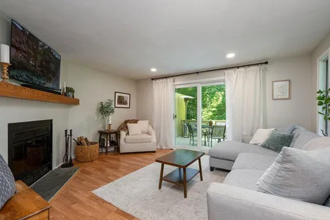 54b Lindsey Way Goffstown NH 03045