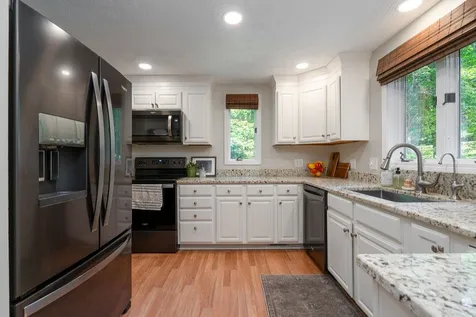 54b Lindsey Way Goffstown NH 03045