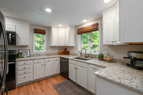 54b Lindsey Way Goffstown NH 03045
