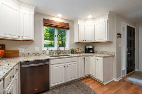 54b Lindsey Way Goffstown NH 03045