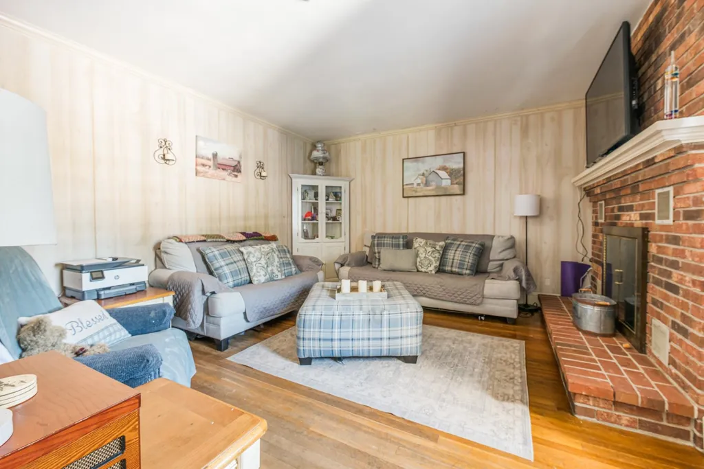 10 Greenfield Road Bennington NH 03442