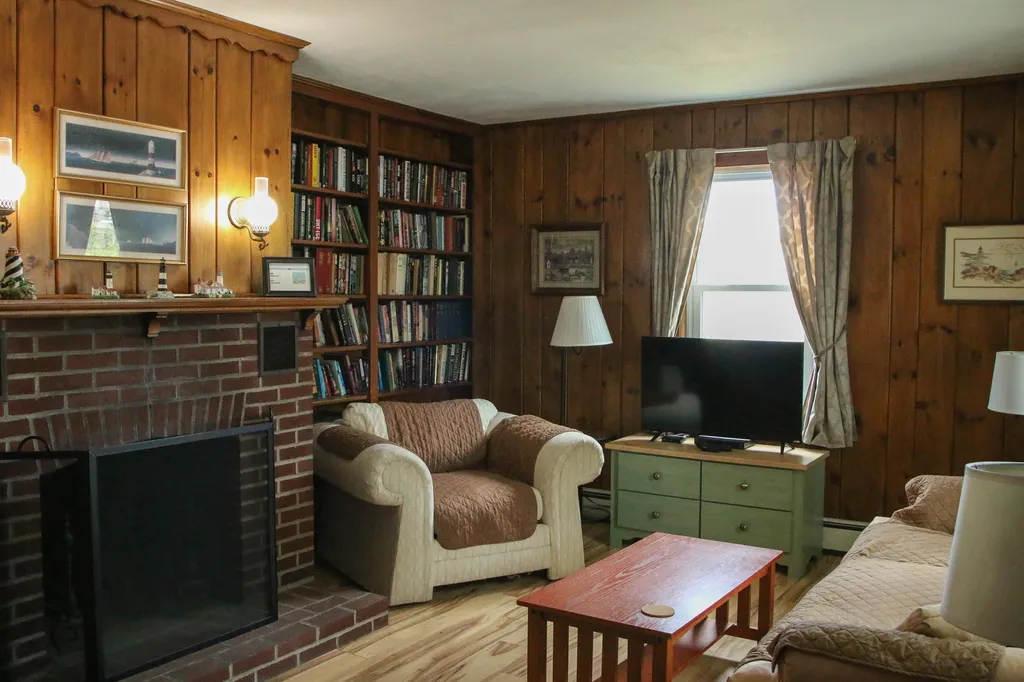 55 Woodstock Street Hampton NH 03842