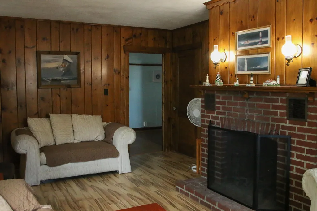 55 Woodstock Street Hampton NH 03842