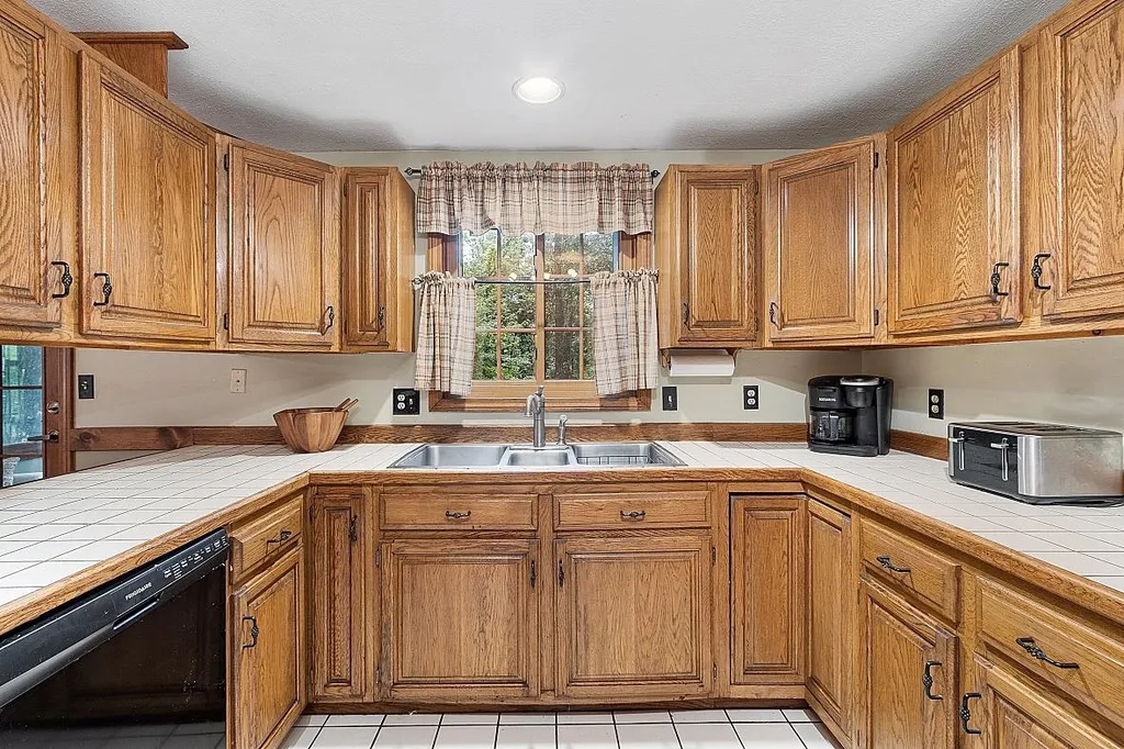 15 Oxbow Lane Derry NH 03038