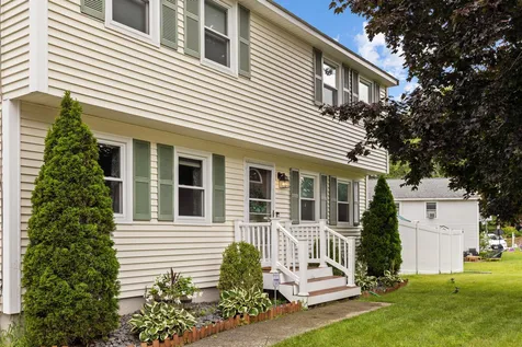 15 Holbrook Drive Nashua NH 03062