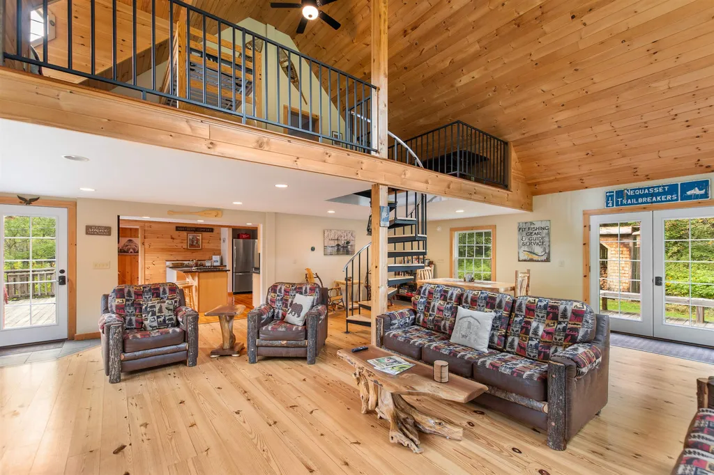 64 Merrill Road Pittsburg NH 03592