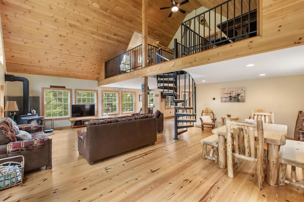64 Merrill Road Pittsburg NH 03592