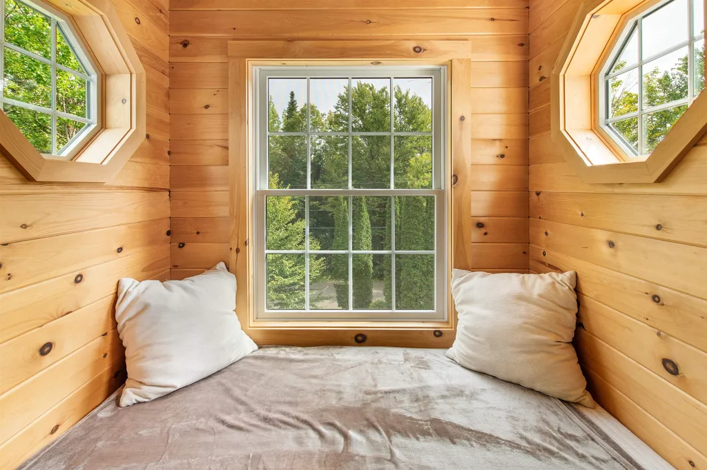 64 Merrill Road Pittsburg NH 03592