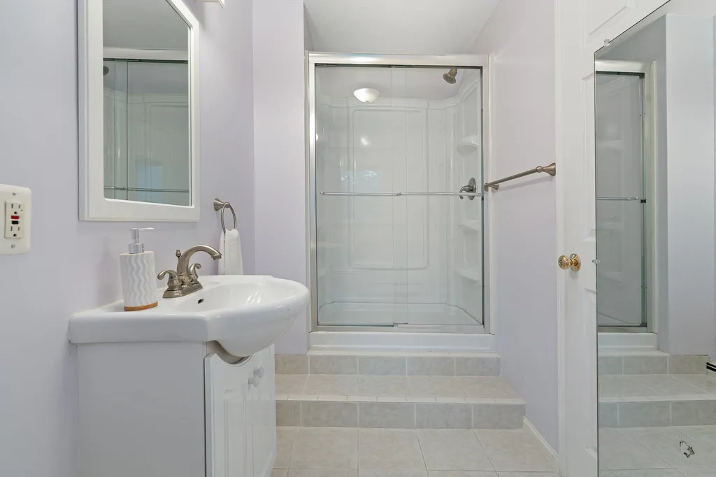 6 Galway Lane Salem NH 03079