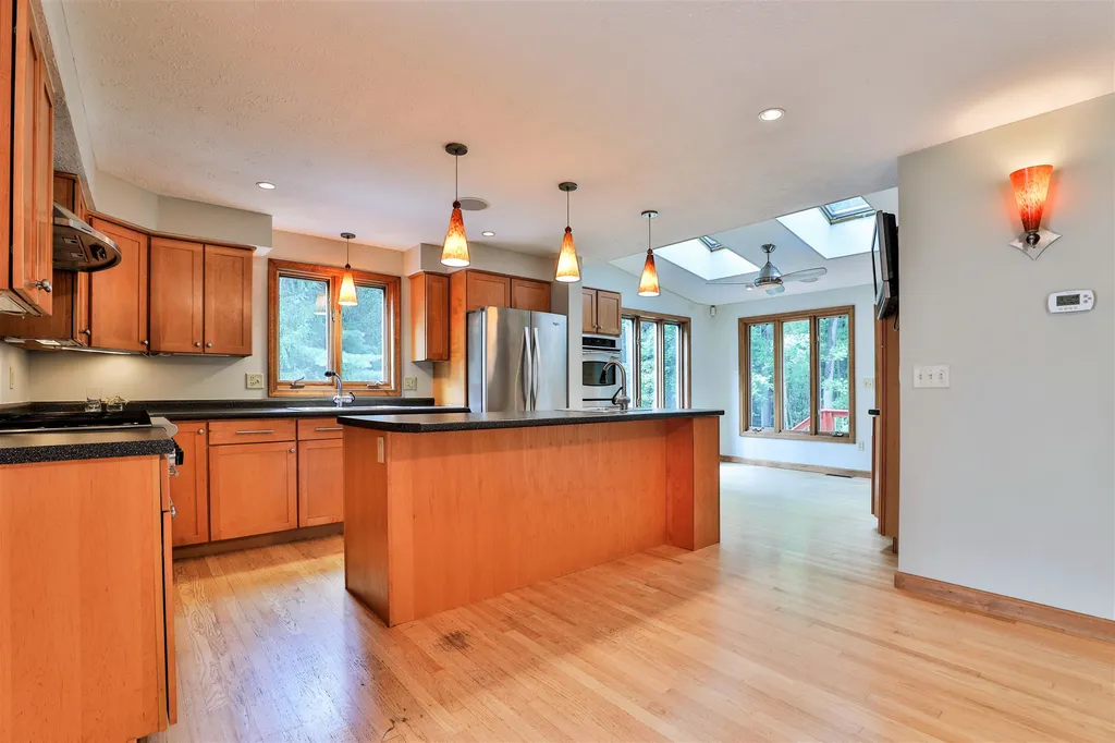 27 Bedford Street Nashua NH 03063