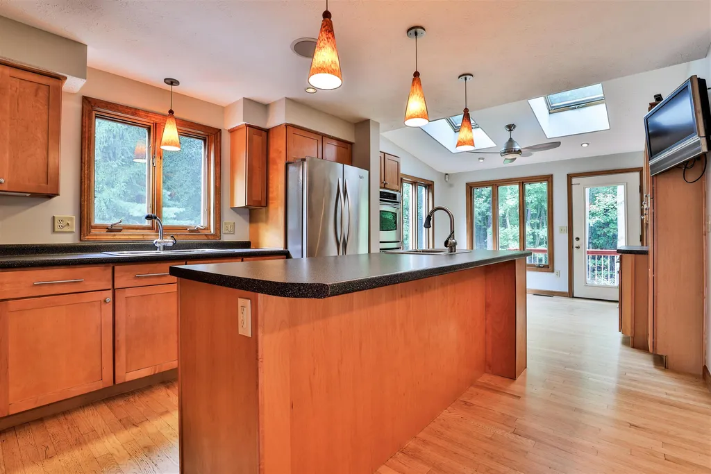 27 Bedford Street Nashua NH 03063