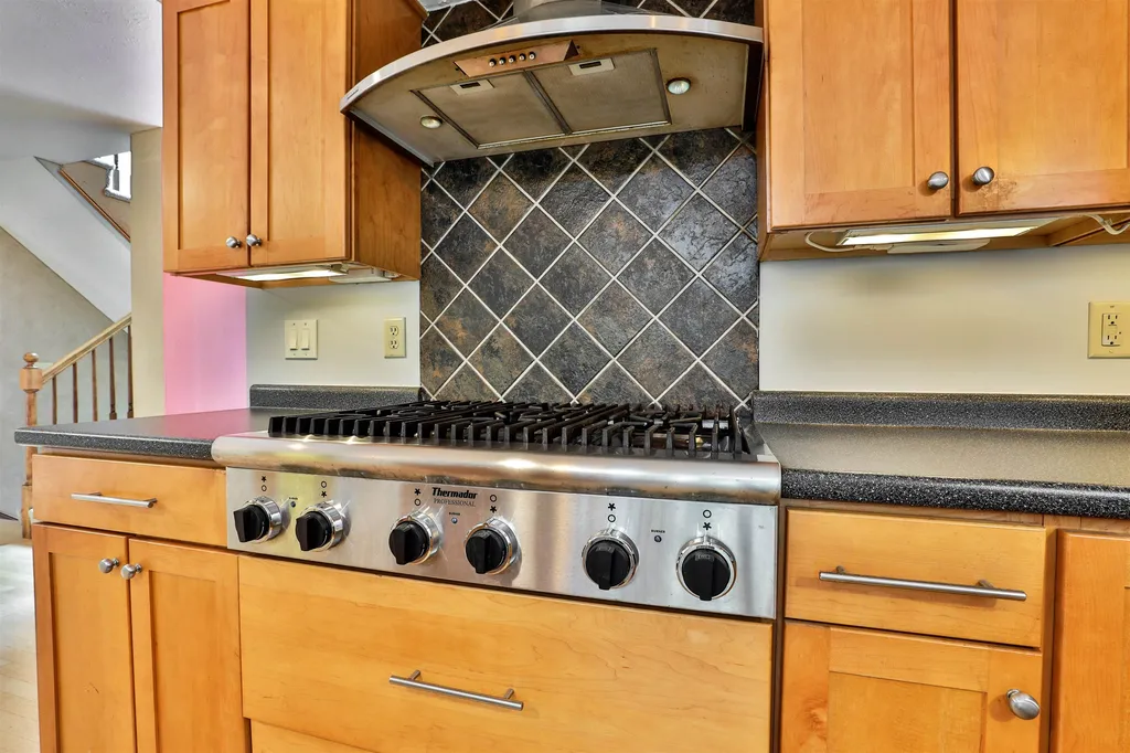 27 Bedford Street Nashua NH 03063