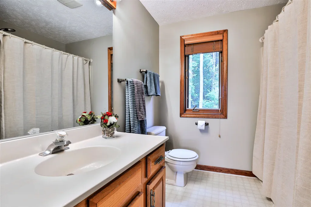27 Bedford Street Nashua NH 03063