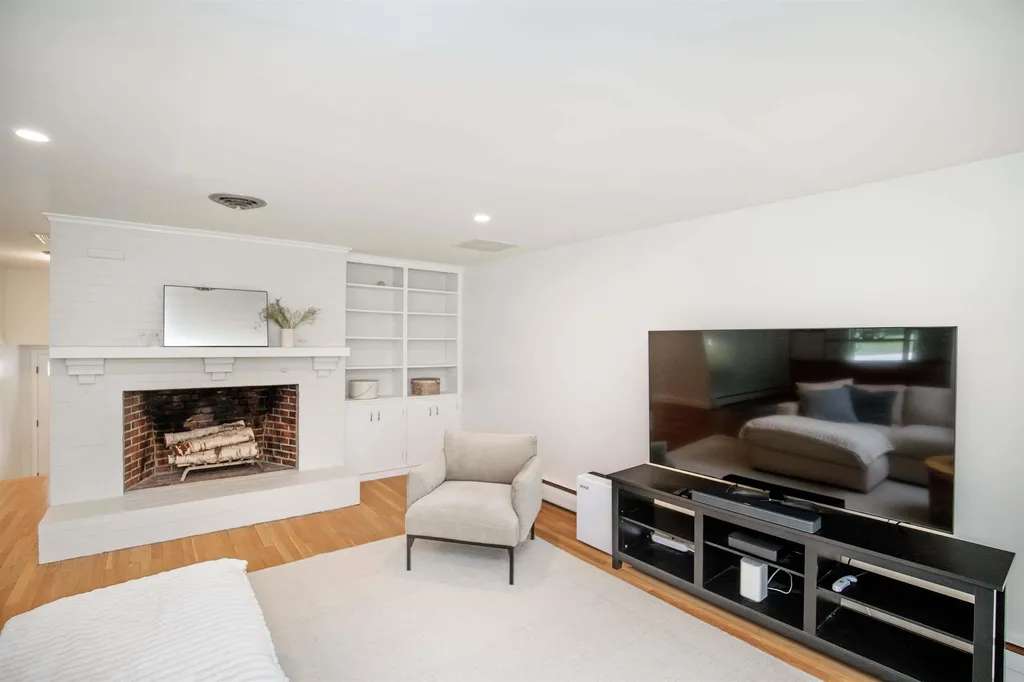 6 Westwood Circle Dover NH 03820