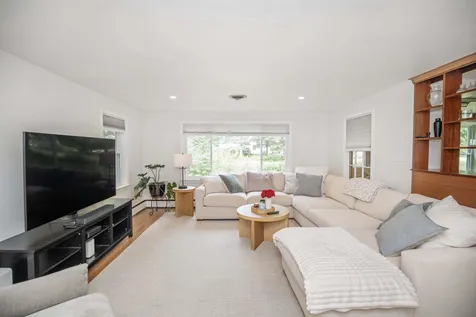 6 Westwood Circle Dover NH 03820