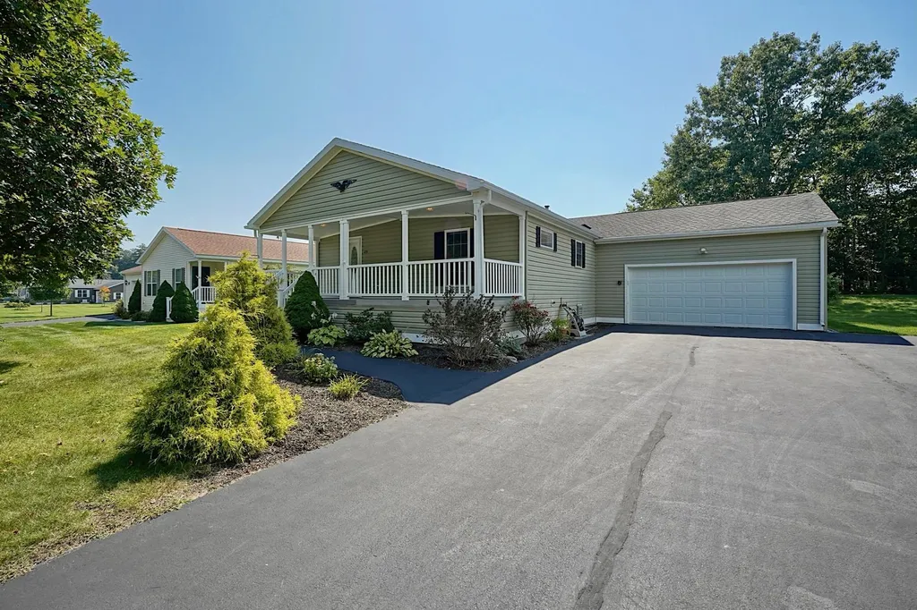 25 Aspen Way North Hampton NH 03862