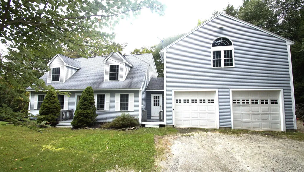 8 Blackberry Lane Raymond NH 03077
