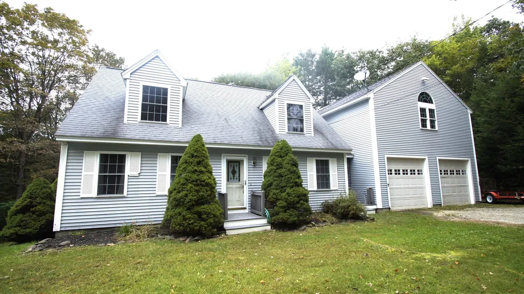 8 Blackberry Lane Raymond NH 03077