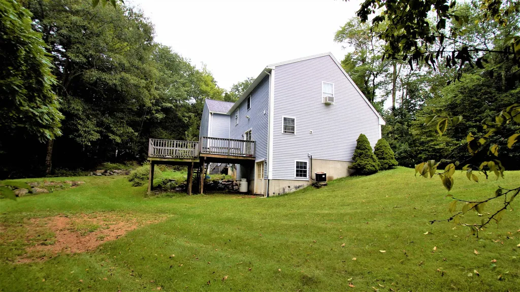 8 Blackberry Lane Raymond NH 03077